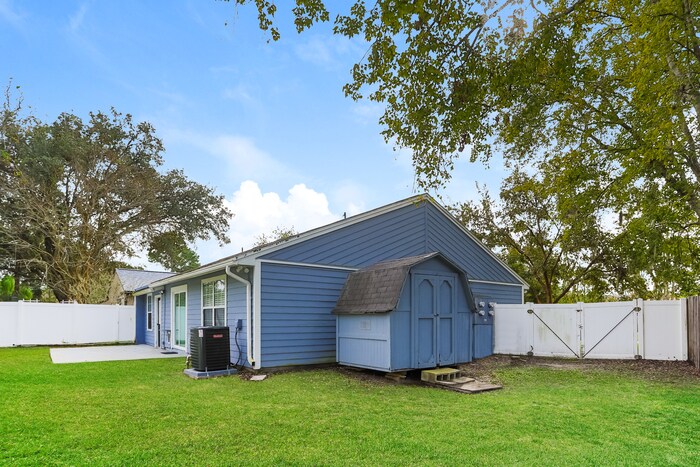 Building Photo - 11425 John Dory Way