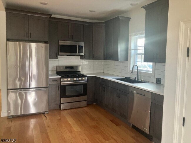 Building Photo - 401 Ainsworth St