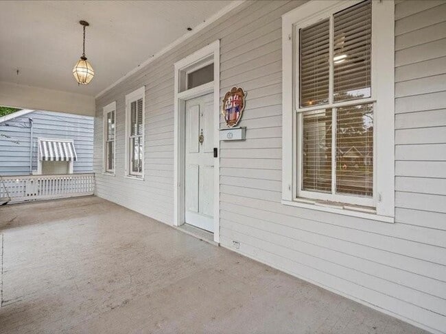 Building Photo - 1151 Caroline Ave