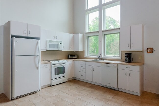 Building Photo - 3 Nonquitt Ave