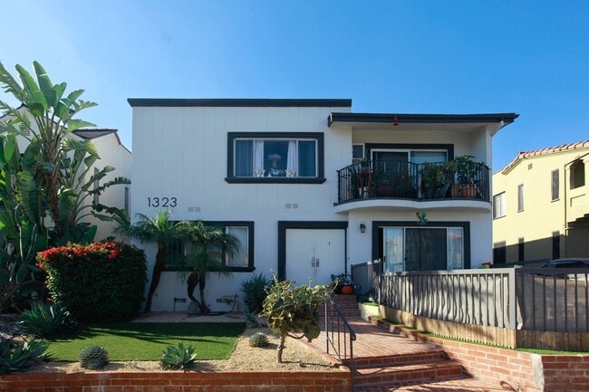 Building Photo - 1323 Ridgeley Dr