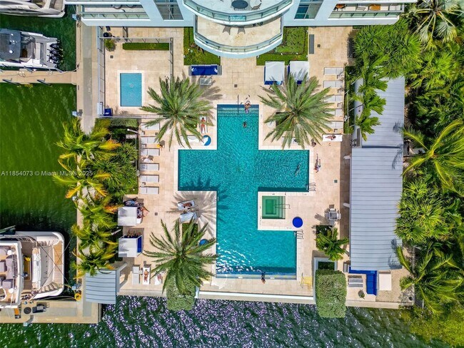 Building Photo - 17301 Biscayne Blvd