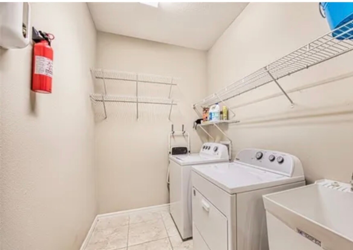 Washer/Dryer included - 15034 Sea Crest Blvd