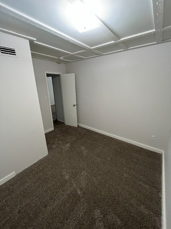 Building Photo - 2550 W Bird St