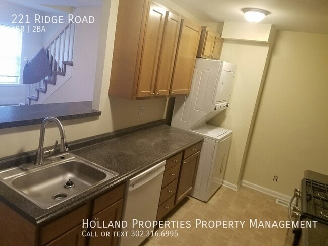 Building Photo - 221 Ridge Rd