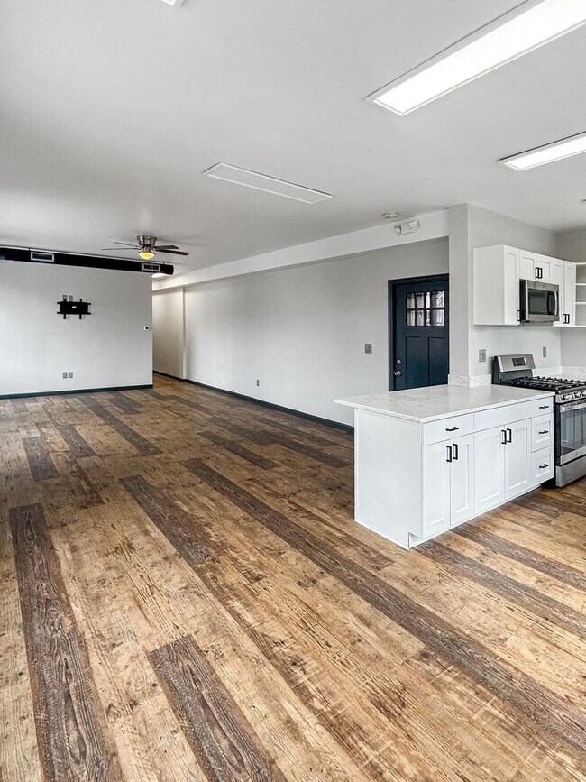 Building Photo - 101 E Lincoln Ave