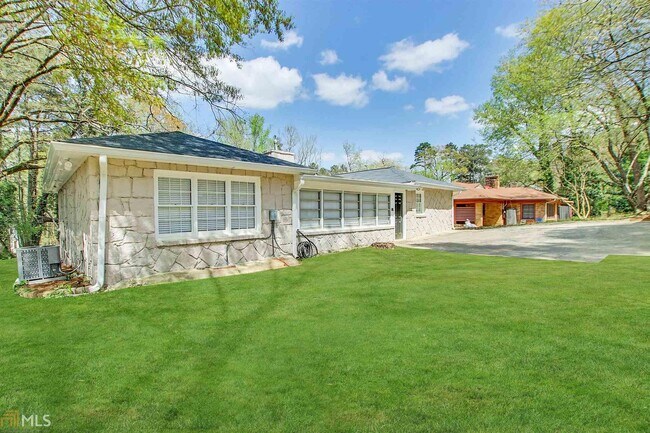Building Photo - 2540 Cascade Rd