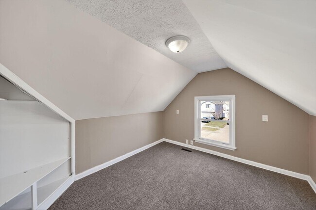 Building Photo - 2117 6th Ave
