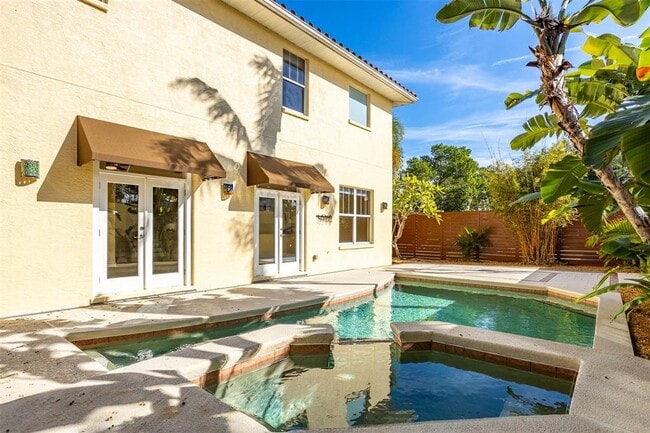 Building Photo - 3204 W Empedrado St