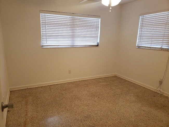 Building Photo - WR-2 Bliss Duplex