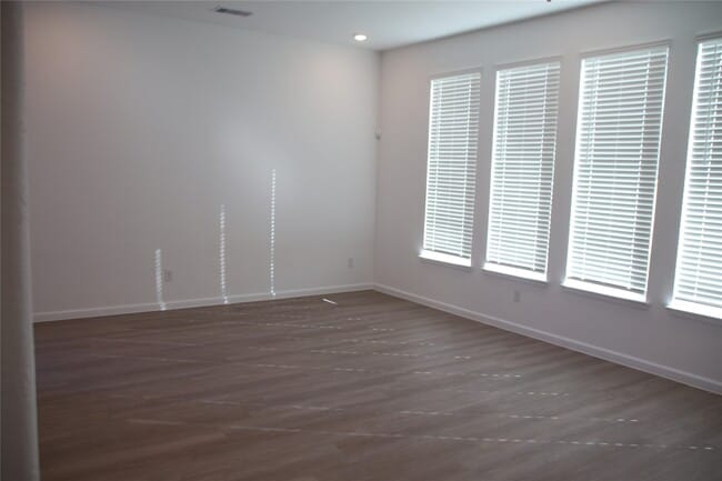 Building Photo - 4146 Champlain Wy