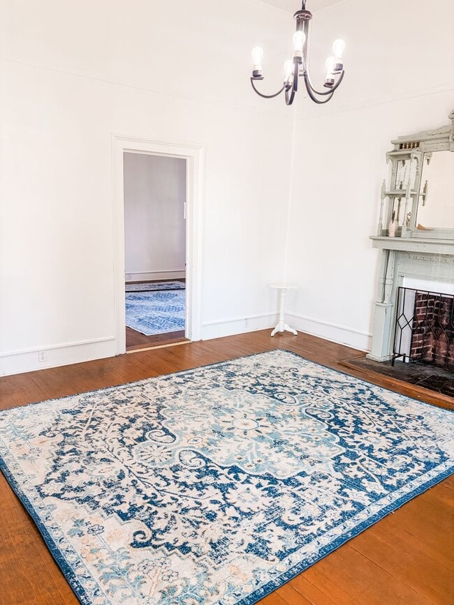 Building Photo - 117 E Main St