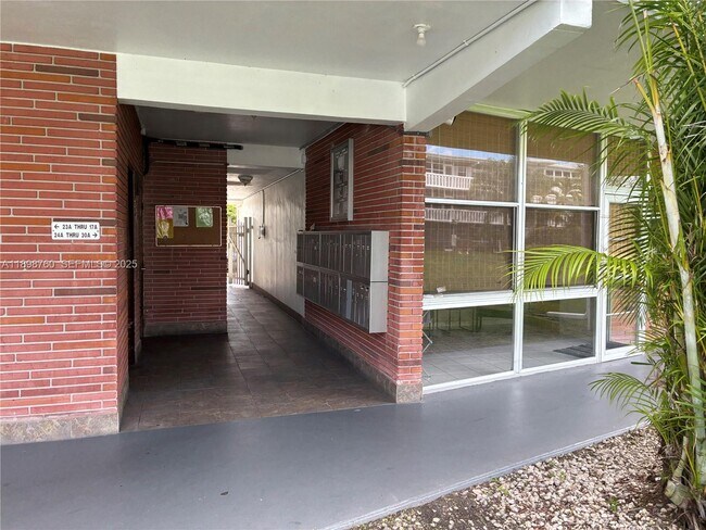 Building Photo - 141 NE 10th Ave