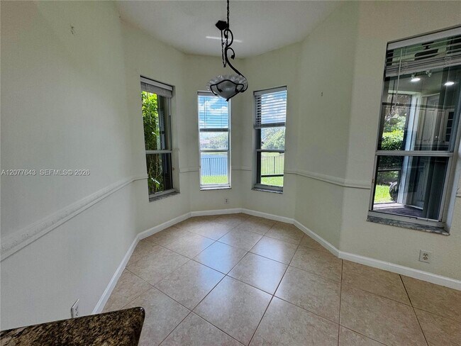 Building Photo - 12400 NW 78th Manor