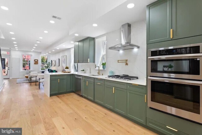 Building Photo - 116 Thomas St NW