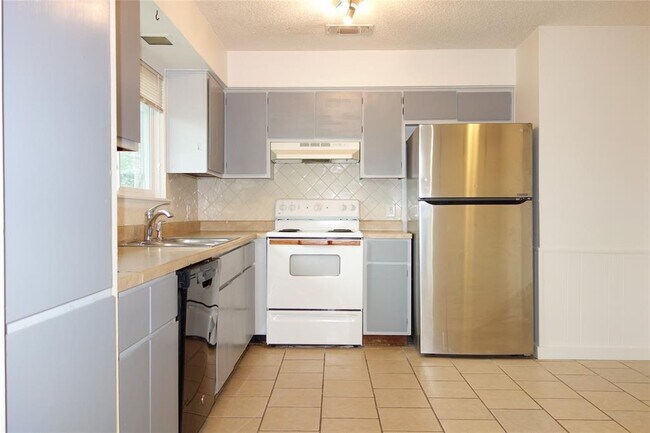 Building Photo - 1416 Cardinal Hill Dr