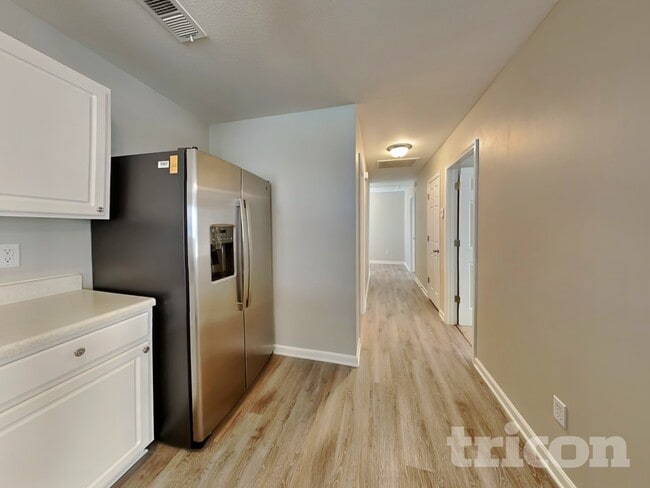 Building Photo - 226 Blazer Dr