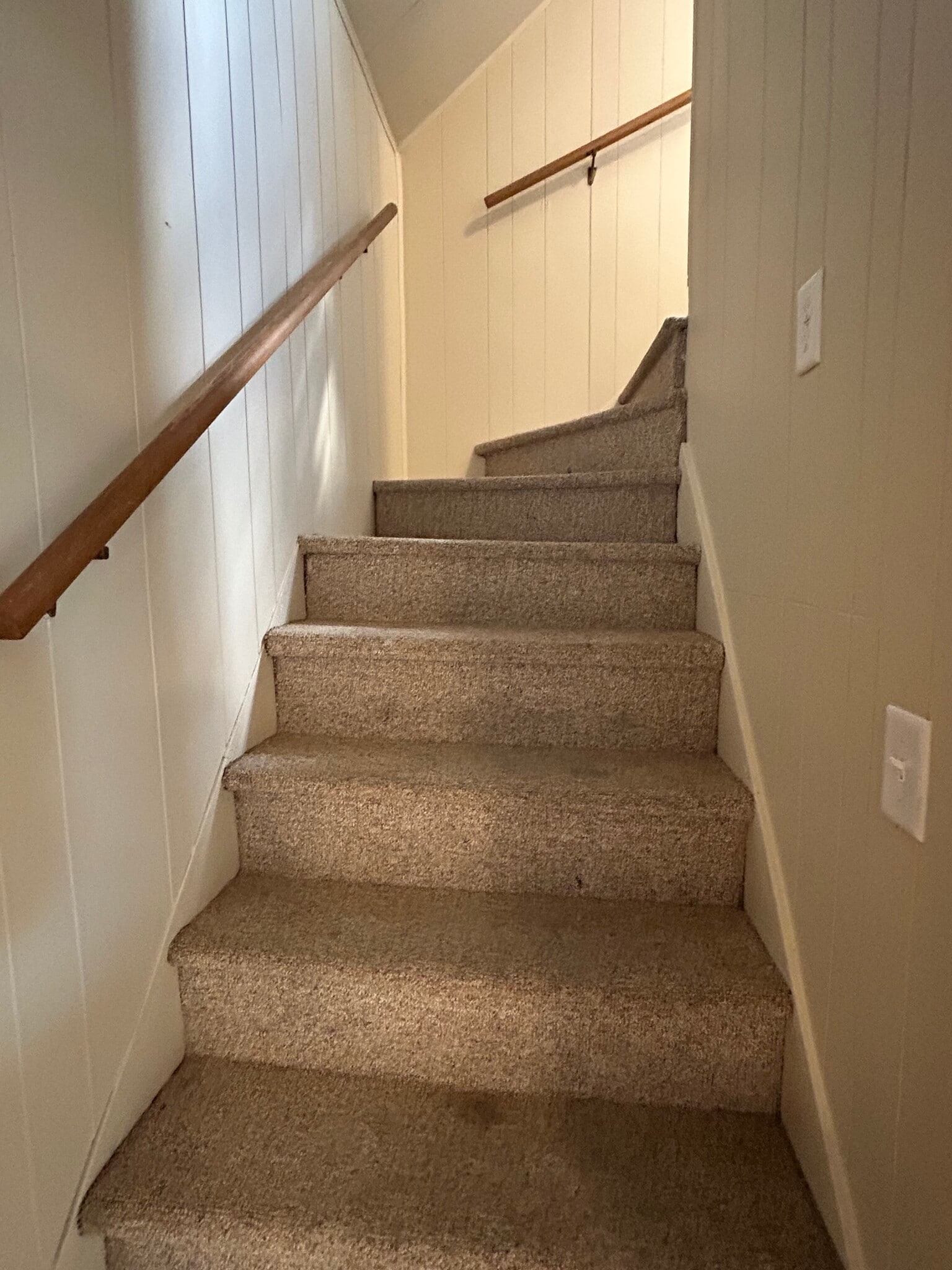 Building Photo - 211 W 2nd St