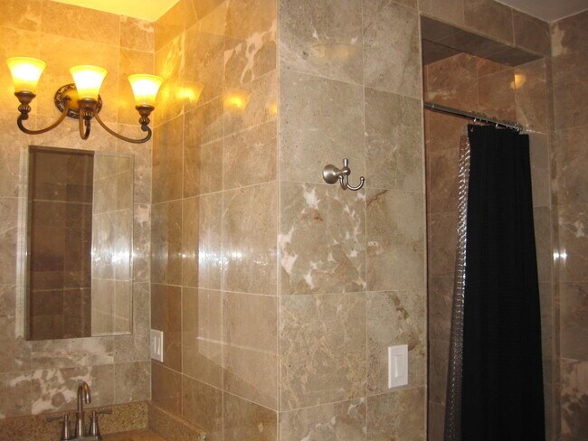 Building Photo - 2805 Fallbrook Ln