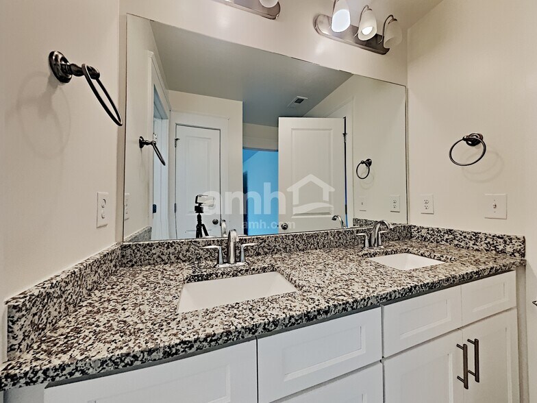 Building Photo - 3137 Arch Ct