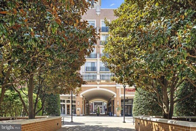 Building Photo - 155 Potomac Passage