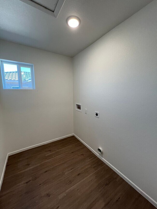 Building Photo - BRAND NEW 3 BEDROOM HOME!