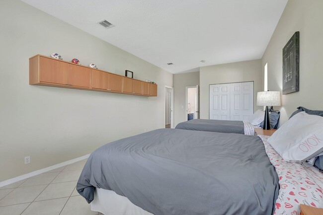 Building Photo - 5035 NW 57th Way