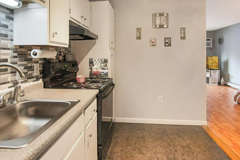 Building Photo - 9 Strawberry Bank Rd