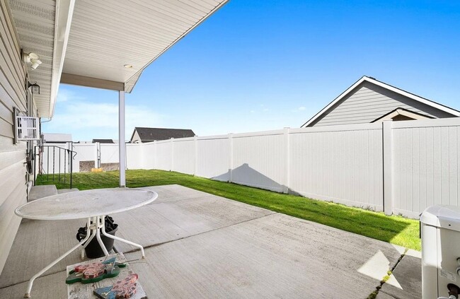 Building Photo - 13440 W Whitetip Ave