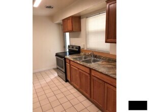 Building Photo - Large Corner Lot, Fenced in Yard, New Flooring, Fresh Paint, Lawn Care Included!