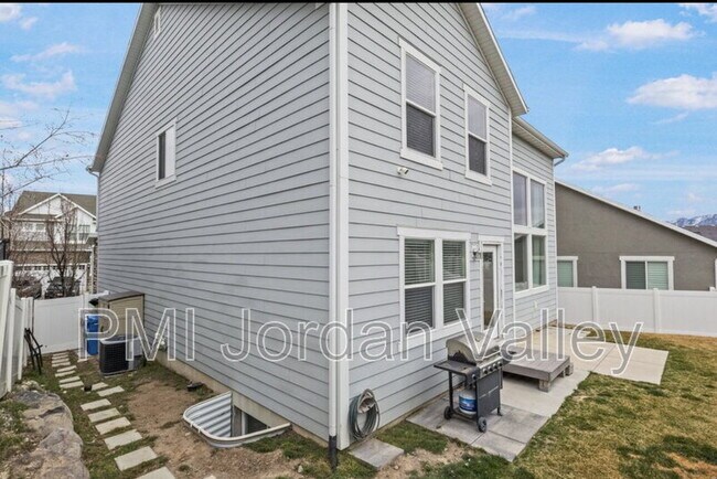 Building Photo - 4887 W White Pearl Ct
