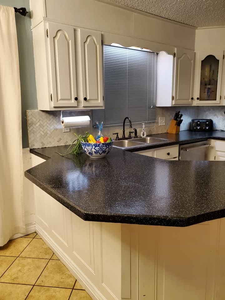 Breakfast Bar - 1409 2nd West Hill Dr