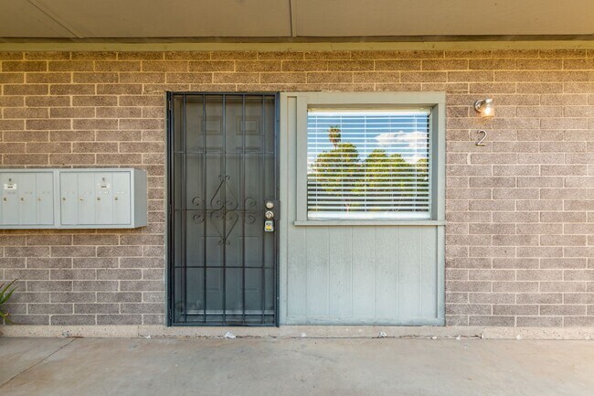 Building Photo - 1722 E Ocotillo Rd