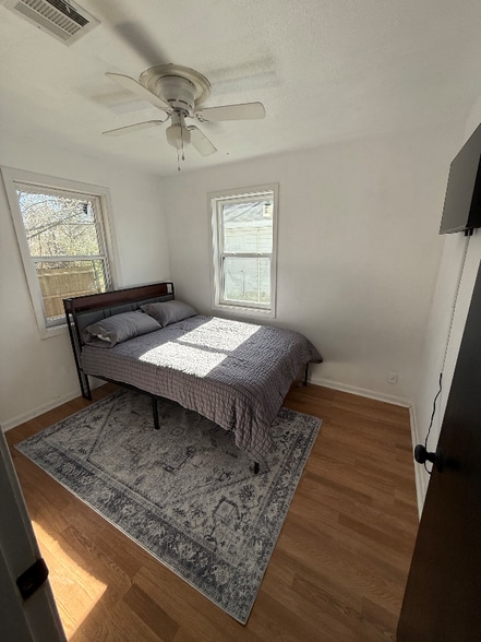 Building Photo - 320 Hilbert Dr