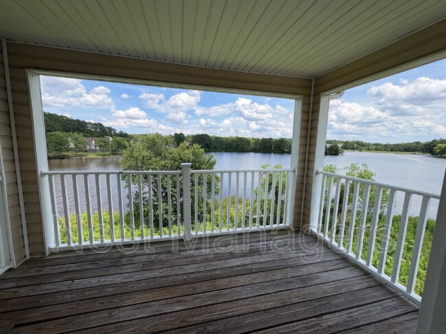 Building Photo - 3330 Harbour Pointe Pl