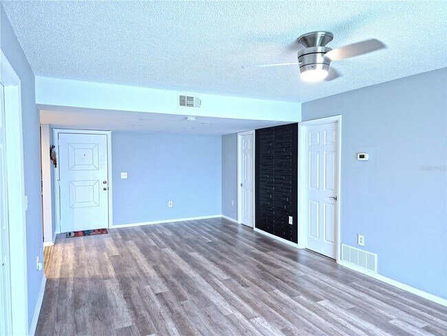 Building Photo - 503 Albee Farm Rd