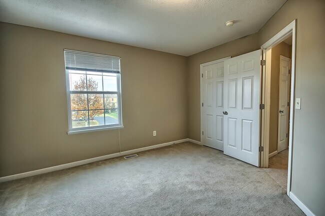 Building Photo - 7233 Springview Ln