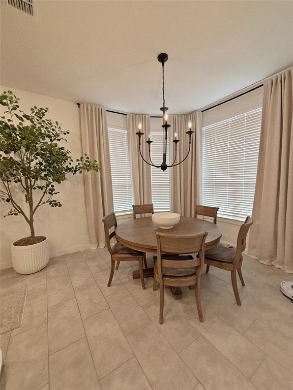 Building Photo - 823 Dreisam