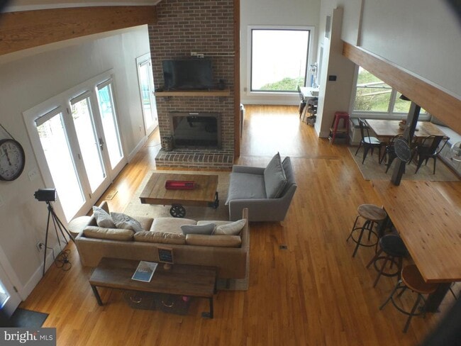 Building Photo - 3550 Bay View Dr