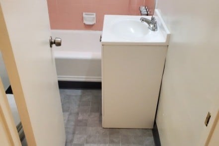 Building Photo - 14122 Delano St