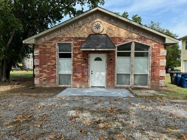 Building Photo - 202 S 2nd St