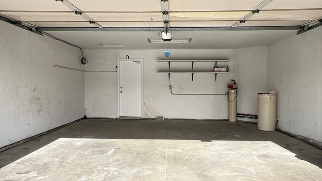 Building Photo - (APPLICATION PENDING) East Lancaster Home