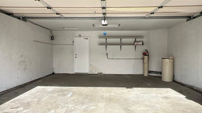 Building Photo - East Lancaster Home