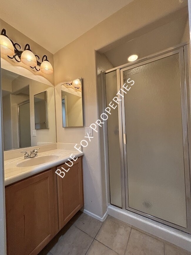 Building Photo - 322 N Hasman Dr