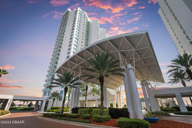 Building Photo - 241 Riverside Dr