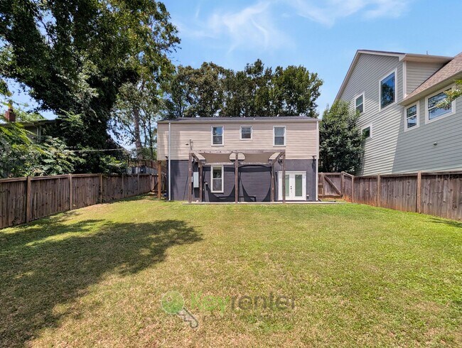 Building Photo - Updated Overbrook Home with Finished Basement & Fenced Yard Near Downtown Greenville