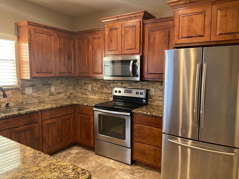 granite countertops - 4114 Huntleigh Dr