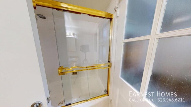 Building Photo - 4121 Hayvenhurst Dr