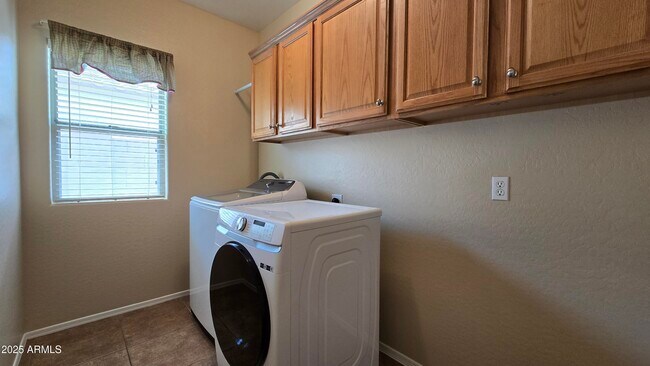 Building Photo - 6091 S 257th Dr
