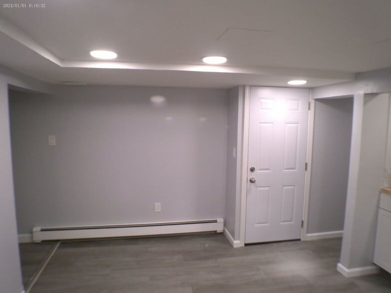 Building Photo - 114-116 Laurel Pl